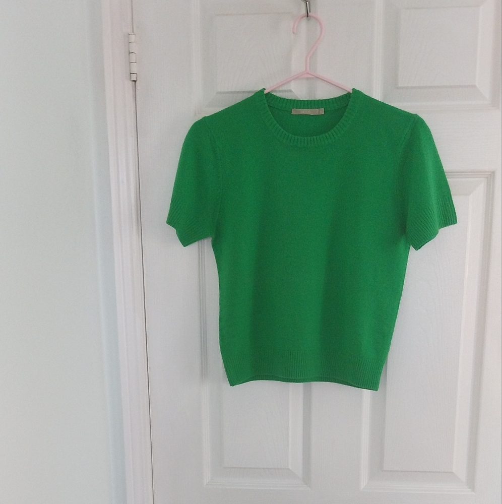 Striking Green Crew Neck Sweater with Ribbed Trim